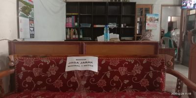 Teapkan Physical Distancing dngan Jaga Jarak minimal 1 Meter