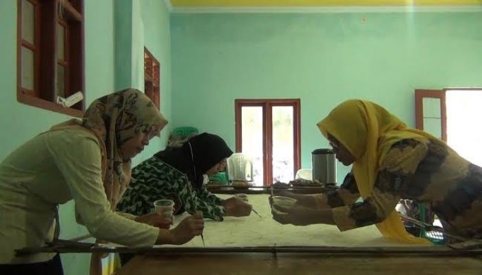 Batik Motif Singkong dari Kelompok Batik Hapsari Desa Penimbun, Kebumen mulai dilirik Pasar