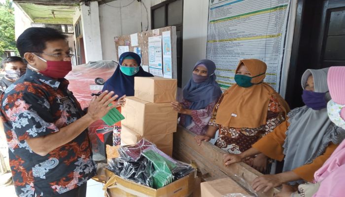 Gubernur Jawa Tengah, Ganjar Pranowo melalui Dispermades Kebumen Lakukan Pemberdayaan Perempuan untuk Mengurangi Dampak Ekonomi di Desa Penimbun 02