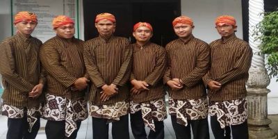 Setiap tanggal 21, Pemdes Penimbun kenakan Baju Adat sesuai Peraturan Bupati Kebumen