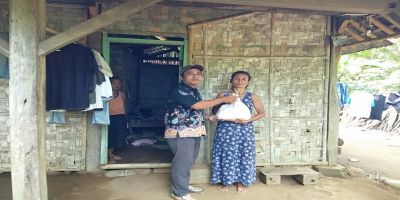 Berbagi dengan Warga Kurang Beruntung, Community Fair Kebumen Serahkan Bantuan Sembako